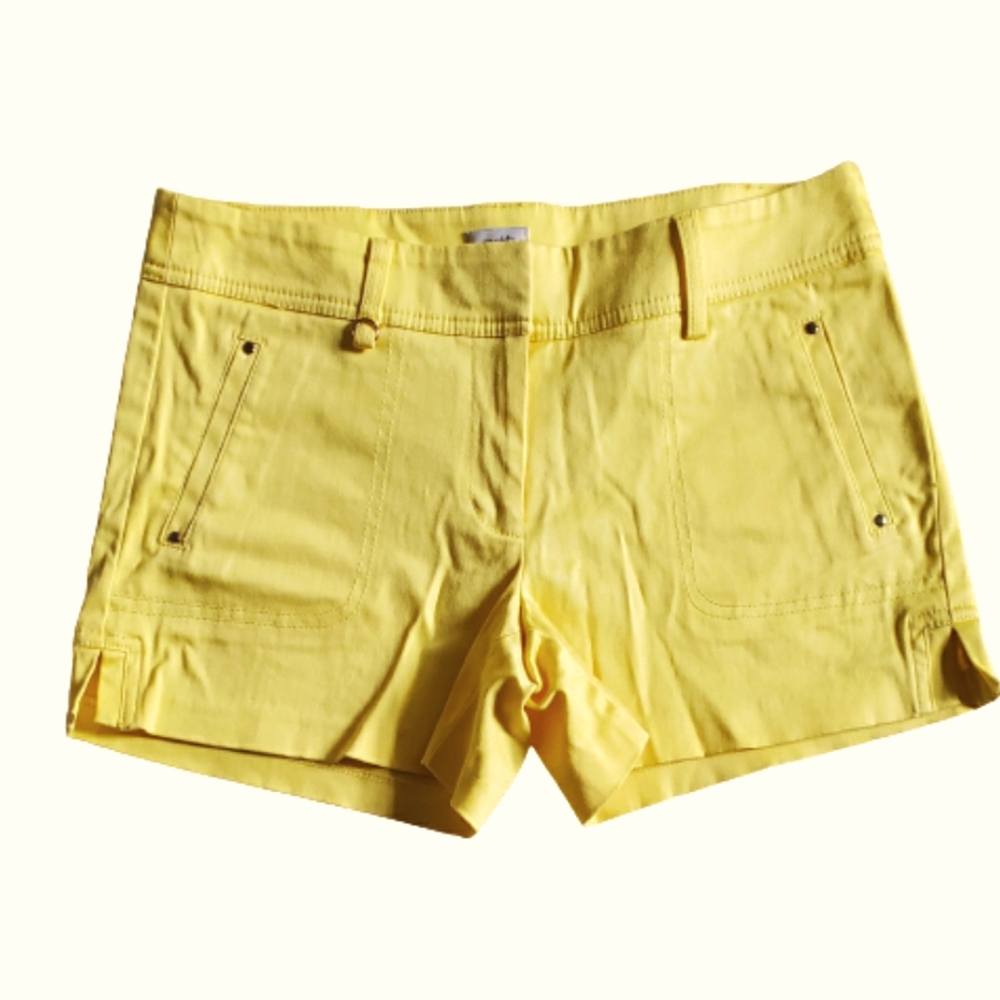 CACHÉ Yellow Women's Short 97%Cotton.
